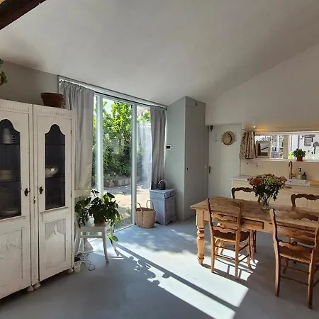 Garden Apartment *